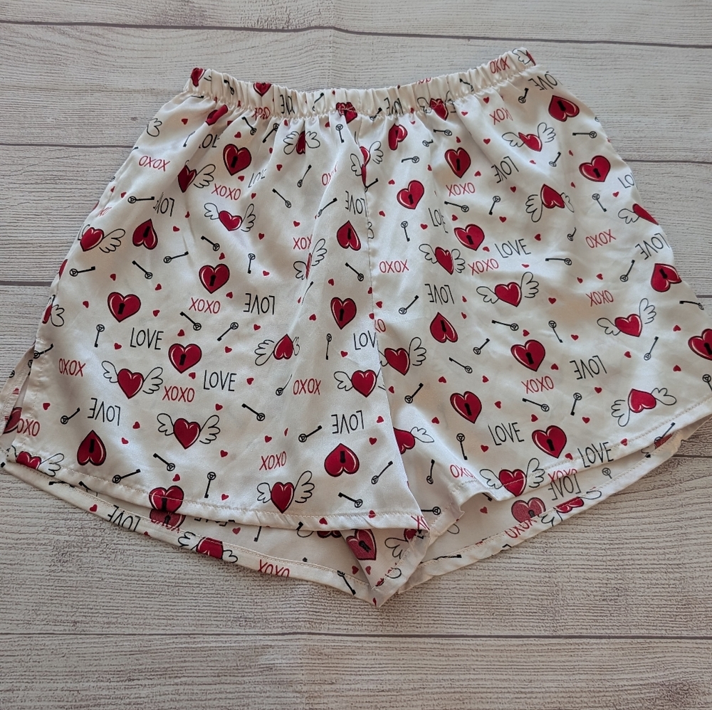 Valentine's Day cute heart pattern lounge shorts. size medium juniors